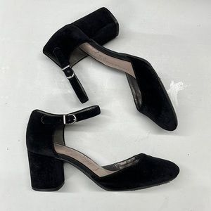 ‼️Consigning 2/5/25‼️-  Black Velvet Mary Jane Heels (7)